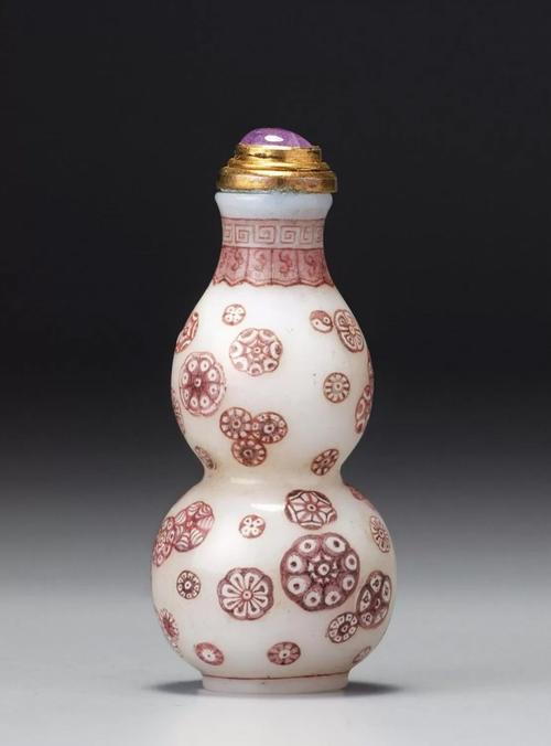 一件鼻烟壶换一辆保时捷,鼻烟壶为何这么贵,史上最贵30件鼻烟壶