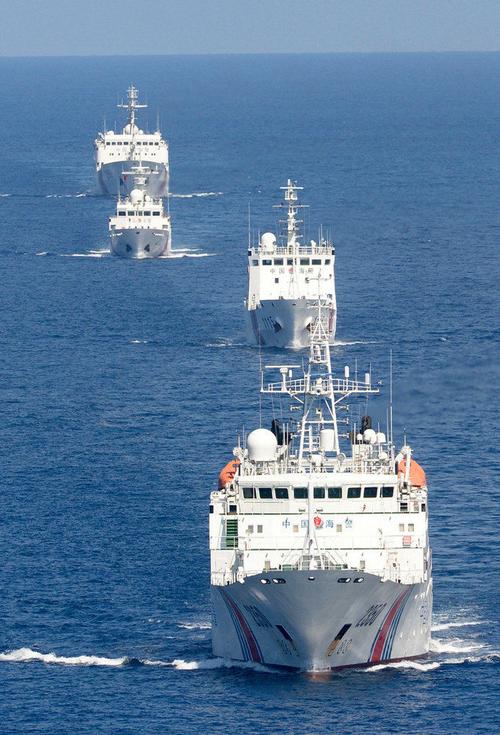 日本共同社照片,中国海警船编队在钓鱼岛领海内巡航.