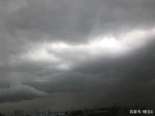 乌云密布心情压抑