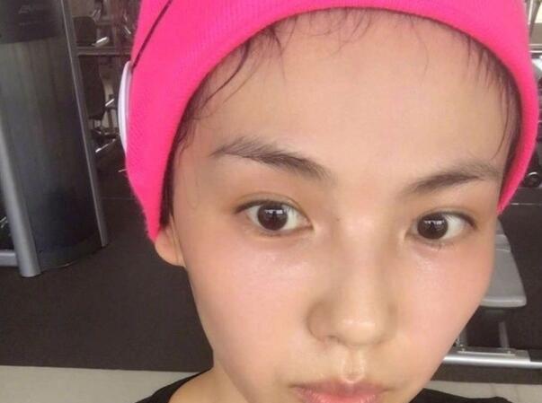 网友觉得刘涛素颜比上妆更好看,看看前后的比妆