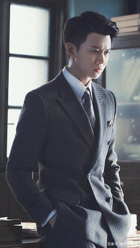 民国流行的大背头发型真是又酷又讨人喜欢.