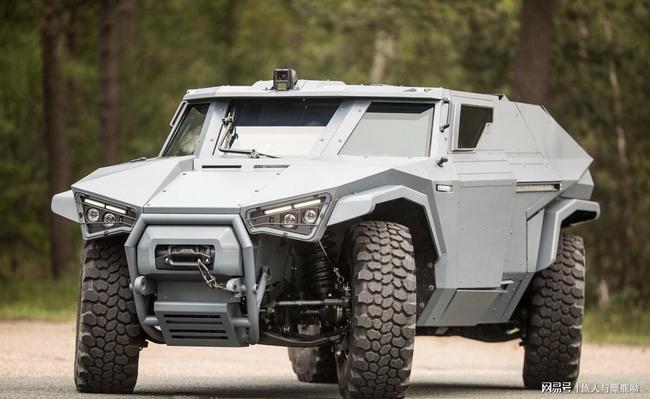 而是世界上第一个真正的混合动力装甲车