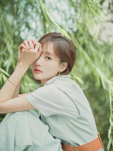人美不火系列壁纸 李一桐