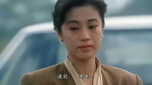 而男主角是周润发,他拍的是 《英雄本色》 "林青霞是个偶像,张艾嘉是
