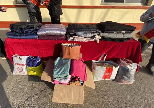 温暖"衣"冬丨长官镇向辖区困难群众捐赠过冬衣物