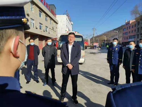 岫岩县县委书记杜强同志一行亲切慰问大队指战员