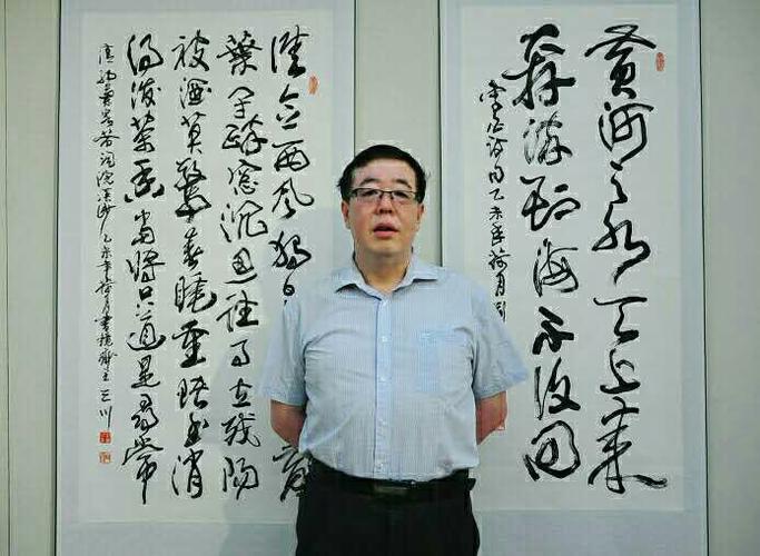 生于1963年3月,研究生学历,练习书法三十余年,现系甘肃省书法家协会