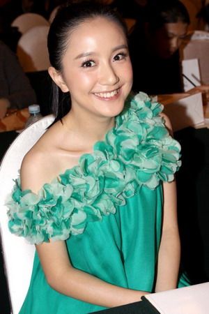 李倩《成长》忙变脸 演绎中国版"拜金女"