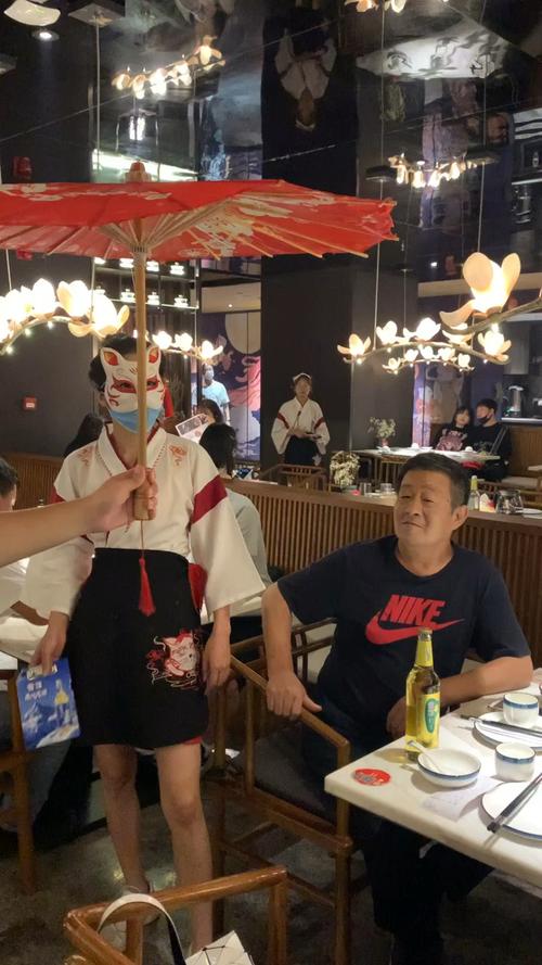 get开酒新技能_唐猫庭院·千年陕菜攻略_庭院_萌娃