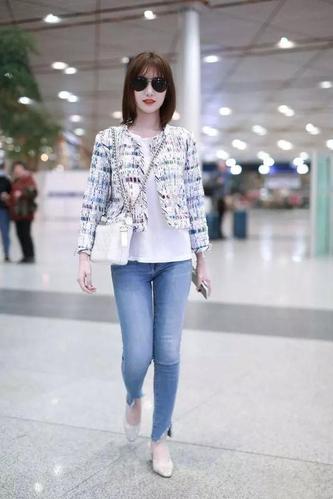 短发毛晓彤香风外套配紧身牛仔裤,这么紧的裤子都能穿