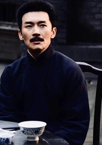 《觉醒年代》这两集:鲁迅4个出场情景非常普通,但让人