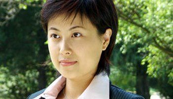 个人简历 山东济南人,毕业于北京广播学院,中央电视台七套《致富经》