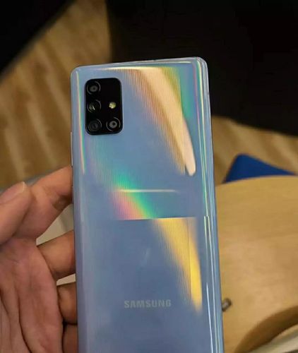 三星a71手机评测:超薄机身自带4个摄像头