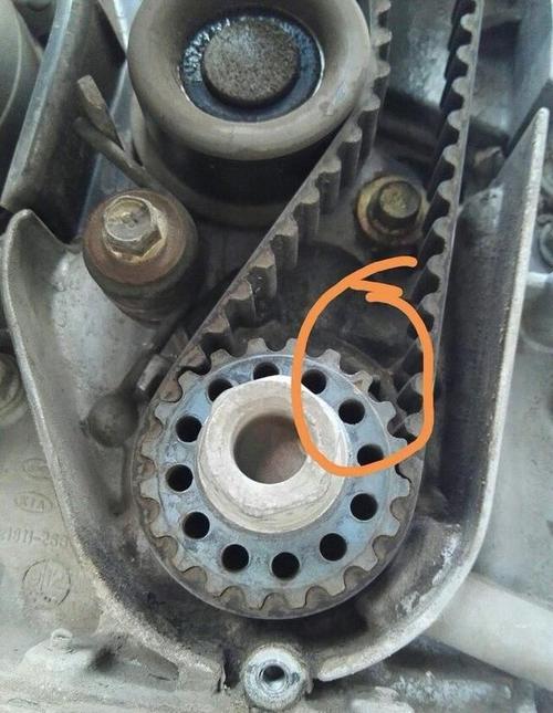 现代伊兰特1.6(vvt)发动机正时皮带对正标记