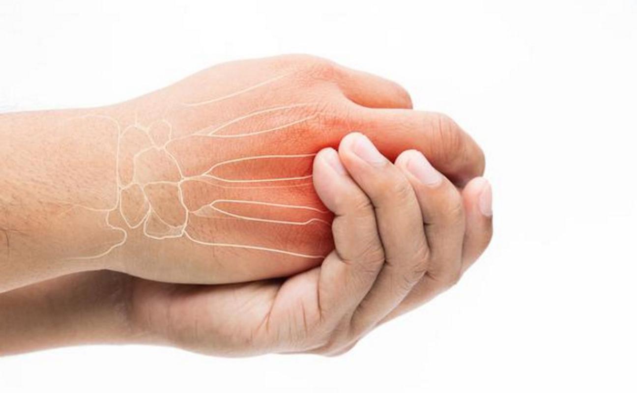 为什么我的手指出现疼痛麻木症状可能是患上了类风湿性关节炎