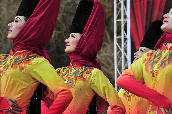 边走边拍(374)新疆行遭遇阿克苏美女