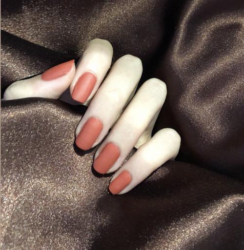 超适合春天的纯色系美甲简单干净的美甲也很时髦