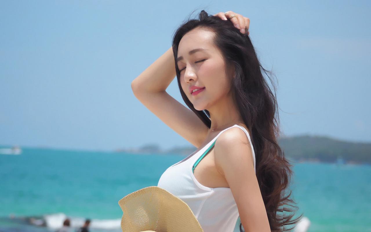 精选气质美女王鸥沙滩性感写真壁纸下载