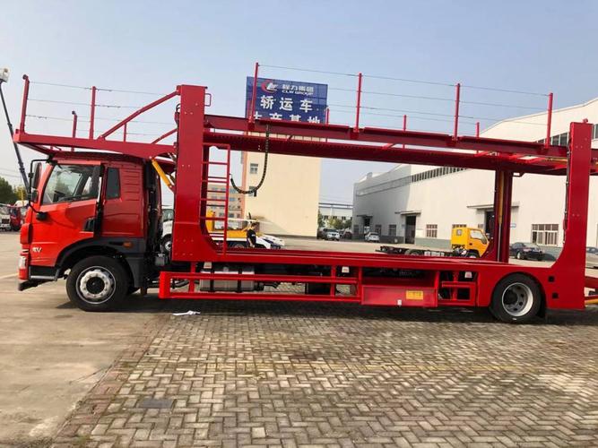中置轴轿运车日昕5位板轿运车私家车托运车装车视频