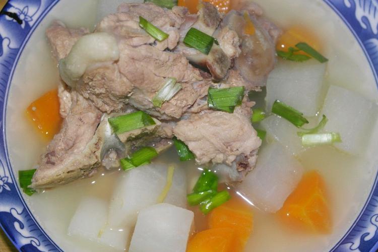 大骨头萝卜汤的做法图解7