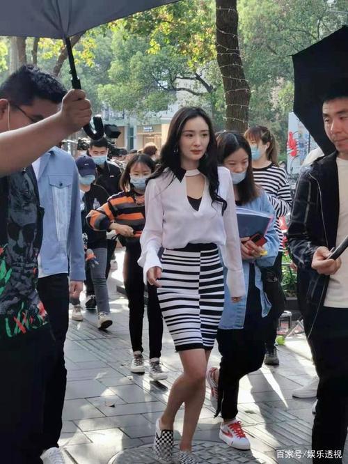 杨幂许凯《爱的二八定律》路透,二人似姐弟,幂幂身材超a惹人羡