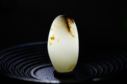 毕惠晓给你普及和田玉怎么在灯下观察?