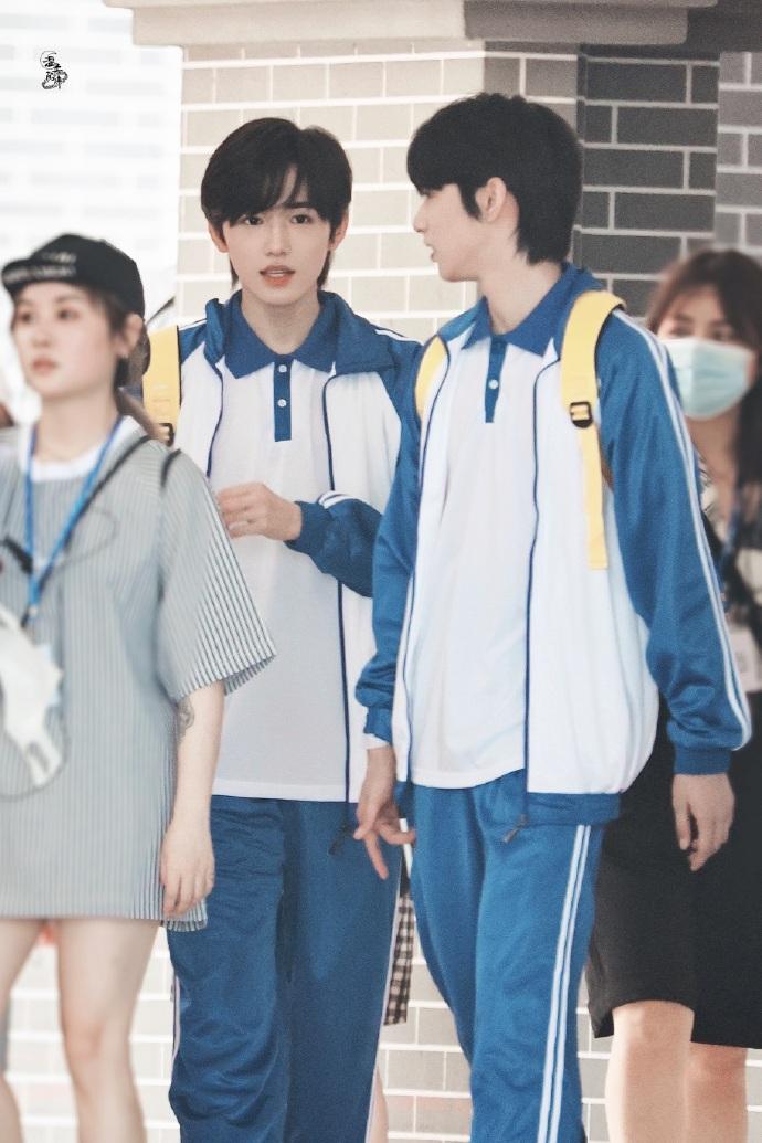 时代少年团新闻210623宋亚轩刘耀文穿校服录制萌探探探案两位校草一