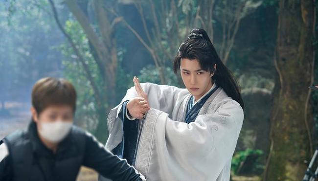 2021第一季王一博以古装剧《有翡》回归,但剧集播出效果不如预期,没有