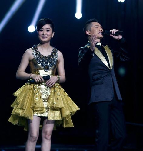 凤凰传奇成立14年,至今无绯闻传出,只因两人演出分钱方式太独特