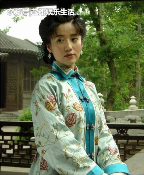 她们同是上戏同学,章子怡还在演少女,她出道23年至今