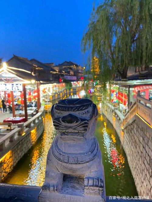 河北滦州:古城环城水系,灯光照射下的青龙河