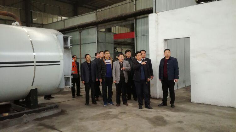 原阳县县长王保明对原阳县产业集聚区管控企业停产情况进行督导