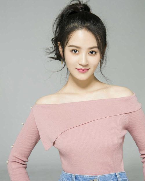 曾一萱春日写真释出 清甜少女气质佳_明星要闻_娱乐频道