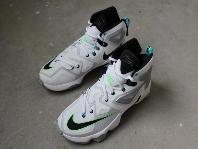 nikelebronxiiicommandforce詹姆斯13篮球鞋807220100