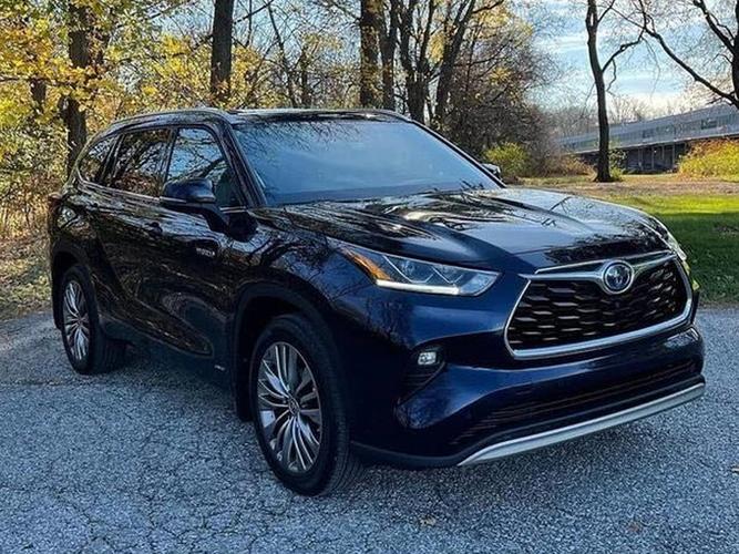 丰田全新汉兰达实拍搭25l升级大尺寸悬浮屏