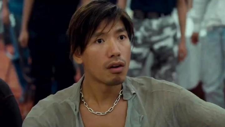 古惑仔乌鸦这个甩烟的动作真是帅爆了,陈浩南都比不上