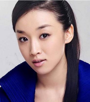 张蓓蓓扮演的的是土匪王三春的妻子等值芳,并且被王三春成为是母老虎