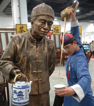 "店小二"露一手