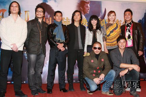 《风云2》举行首映式 谢霆锋为儿子"入魔"