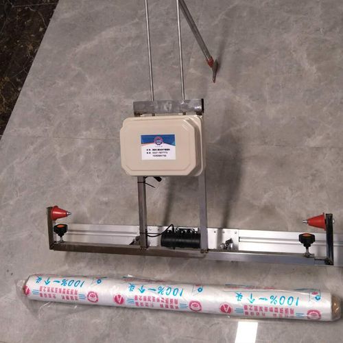 路面混凝土薄膜覆盖机锂电自动振平去脚印一体化覆膜机