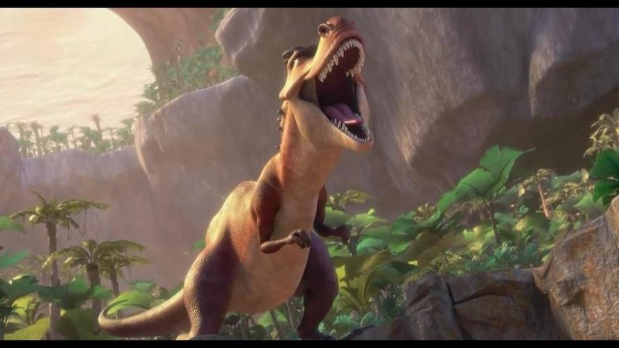 冰川时代3眼看希德要被大恐龙吃掉恐龙妈妈挺身而出救了它