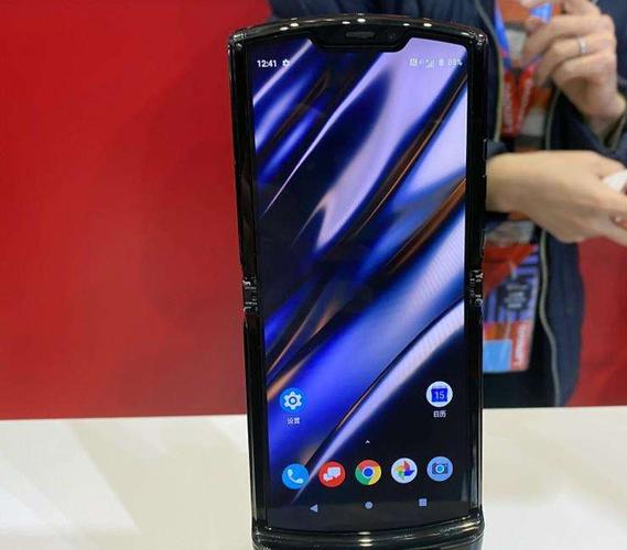 摩托罗拉razr 刀锋5g折叠手机发布:无缝无折痕,用经典碰撞未来