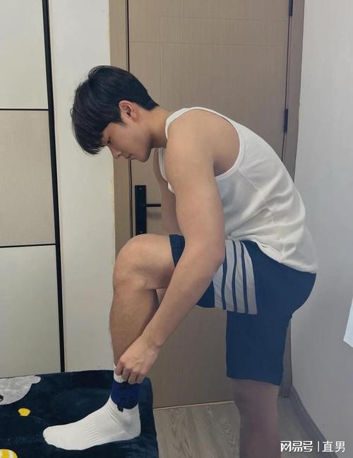 超帅白袜腹肌肌肉帅哥现在的男孩子都这么会撩吗