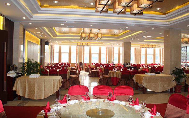 【江南红大酒店(东渚店)_宴会厅婚庆布置】(图)_婚宴布置,婚礼场地