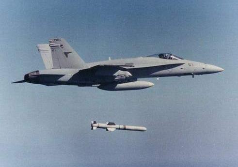 满挂导弹从日本起飞,大批美军战机家门口示威,扬言随时封锁海峡