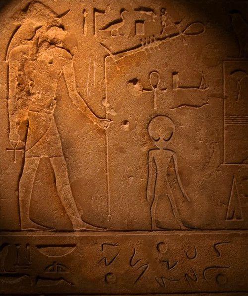 古埃及金字塔壁画中的法老与外星人.