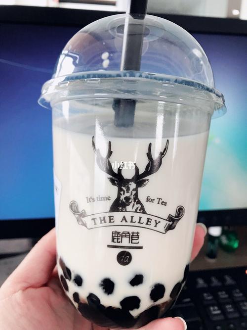 奶茶鹿角巷 美女妹妹请喝奶茶,黑糖鹿丸鲜奶,全糖. 真