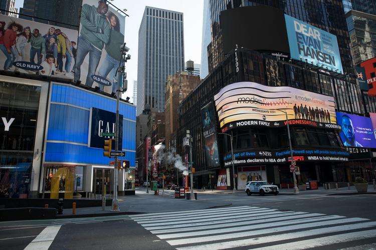 美国纽约曼哈顿时报广场上空无一人.