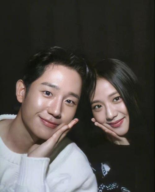 丁海寅金智秀对视氛围感