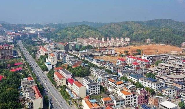 江西赣州上犹县一个名镇,市场繁荣,是全国重点镇